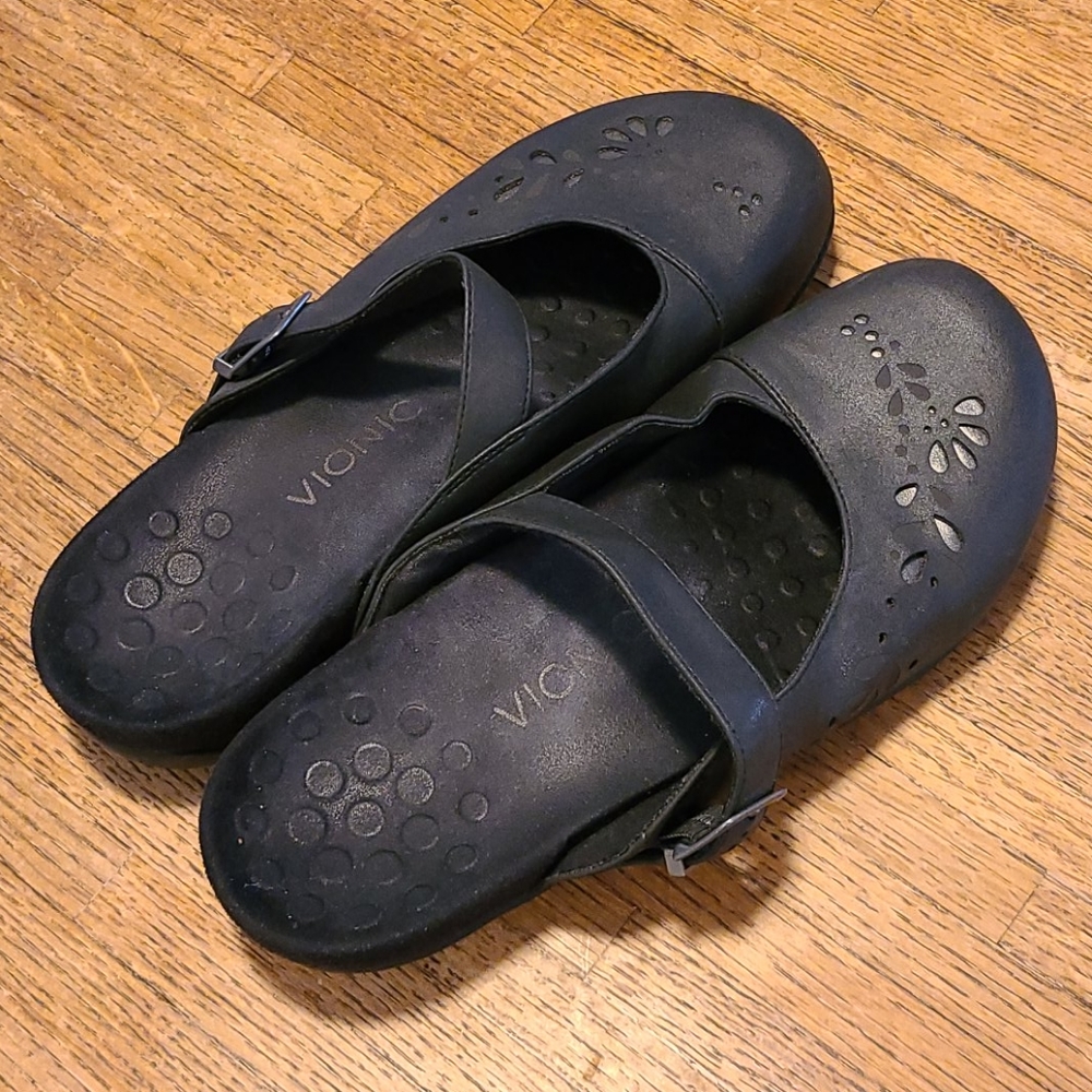 Vionic size 9 slip on clog
